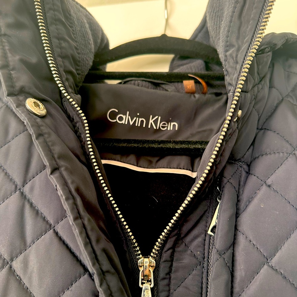 Calvin Klein Puffer Jacket XL Navy blue with soft lining,Hood.slim waist detail - Picture 2 of 7